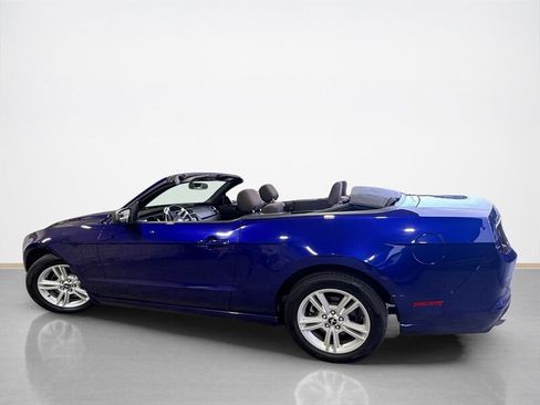 Used 2013 Ford Mustang Convertible image 7