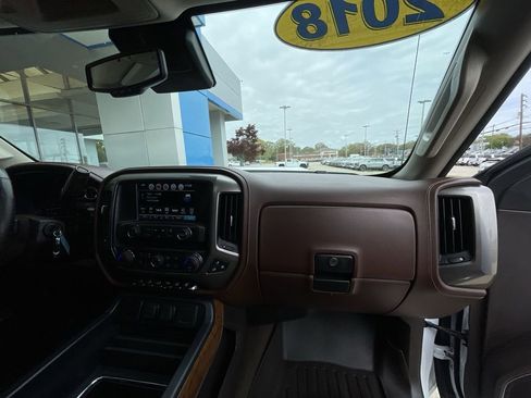 Used 2018 Chevrolet Silverado 2500 High Country w/ Duramax Plus Package image 27