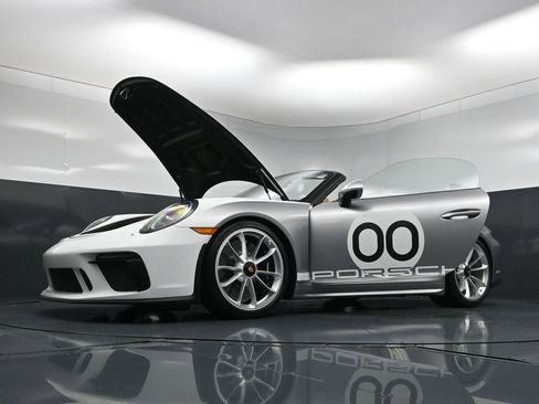 Used 2019 Porsche 911 Speedster RWD image 33