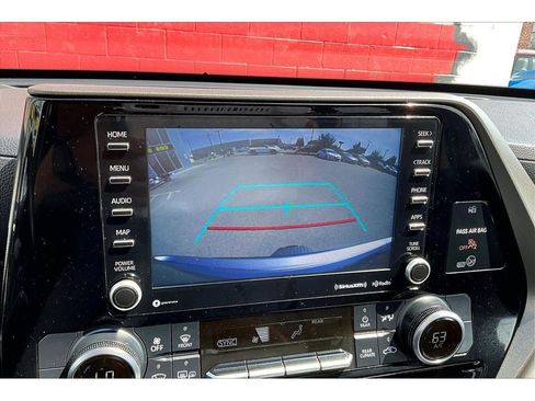 Used 2022 Toyota Highlander LE AWD/4WD image 23