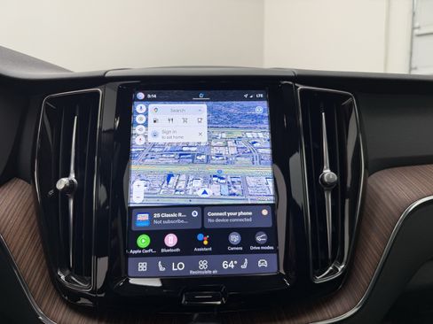 Certified 2024 Volvo XC60 B5 Plus AWD/4WD image 17