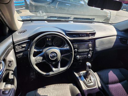 Used 2017 Nissan Rogue SV image 18