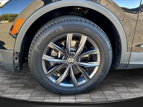 Used 2022 Volkswagen Tiguan SE image 9