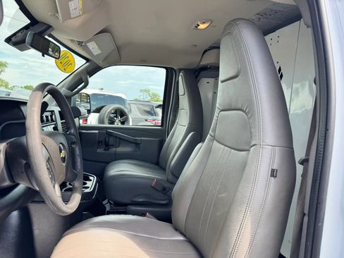 Used 2020 Chevrolet Express 3500 w/ Driver Convenience Package RWD image 10