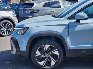 New 2025 Volkswagen Taos SE video 2