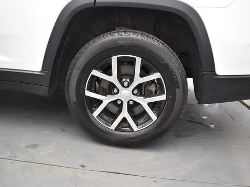 Used 2024 Jeep Grand Cherokee L Limited w/ Luxury Tech Group II image 37