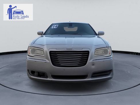 Used 2014 Chrysler 300 image 4