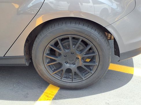 Used 2014 Ford Focus SE w/ SE Winter Package FWD image 24