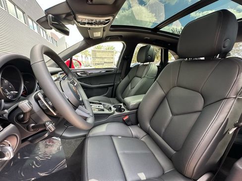 Used 2026 Porsche Macan AWD/4WD image 5