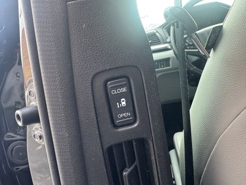 Used 2018 Honda Odyssey EX-L image 11