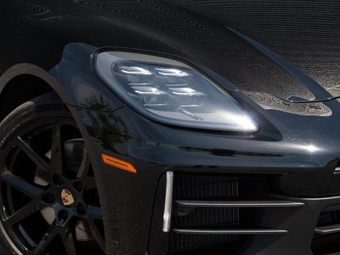 Certified 2024 Porsche Panamera 4 AWD/4WD image 36