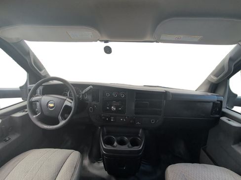 Used 2016 Chevrolet Express 4500 RWD image 15