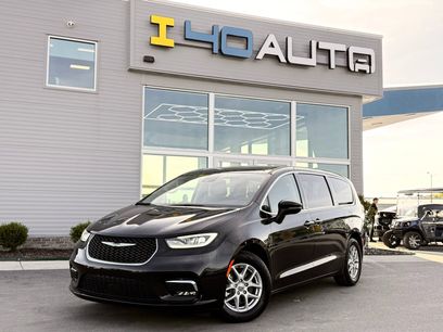 Used 2023 Chrysler Pacifica Touring-L
