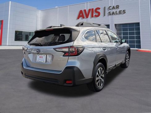 Used 2025 Subaru Outback Premium image 6