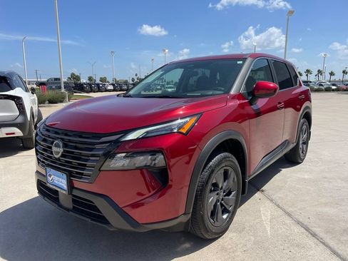 Certified 2026 Nissan Rogue SV FWD image 3
