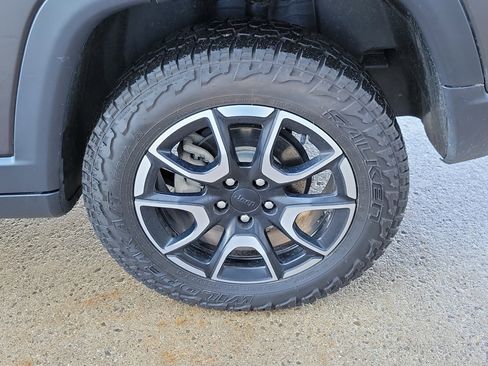 Used 2024 Jeep Compass Trailhawk w/ Trailhawk Elite Group image 5