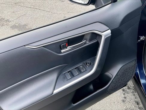 Used 2020 Toyota RAV4 XLE Premium image 27