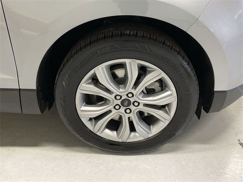 Used 2024 Ford Edge Titanium image 14