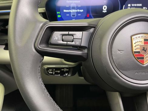 Used 2025 Porsche Macan 4 Electric image 39