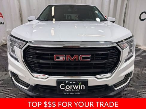 Used 2024 GMC Terrain SLE image 2