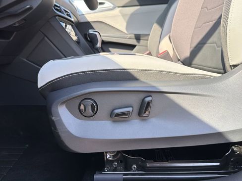 New 2026 Volkswagen Taos SE FWD image 23