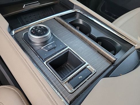 Used 2023 Ford Expedition Limited image 20