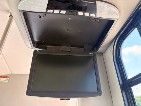 Used 2019 Ford F550 2WD Regular Cab Super Duty image 25