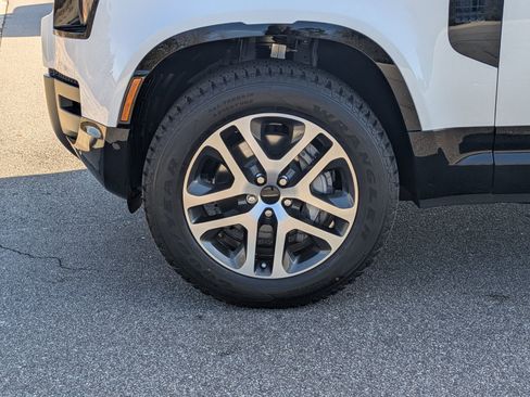 New 2026 Land Rover Defender 110 X-Dynamic SE image 35