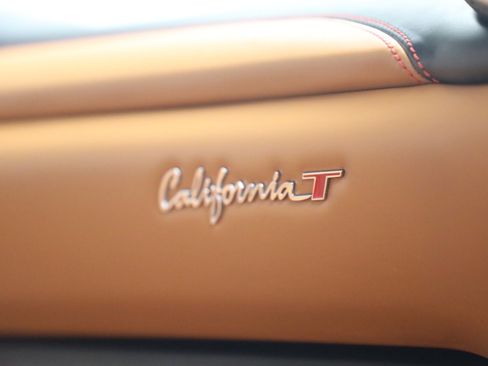 Certified 2016 Ferrari California T image 23