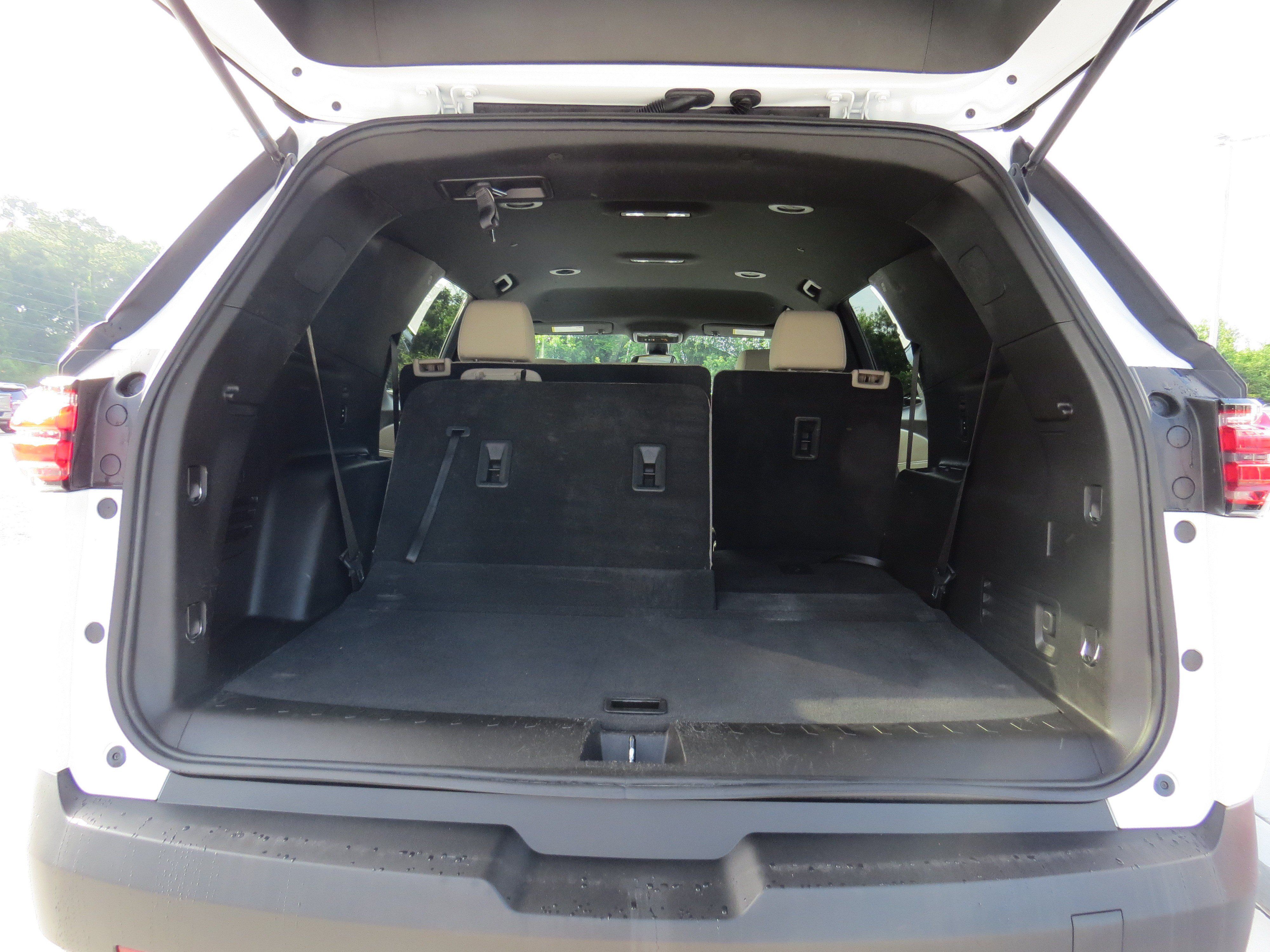Used 2023 Chevrolet Traverse LS AWD/4WD image 10