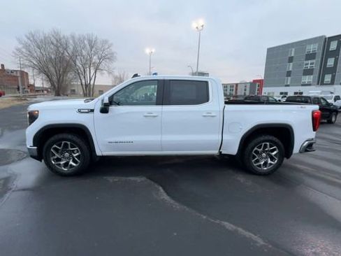 Used 2022 GMC Sierra 1500 SLE image 5