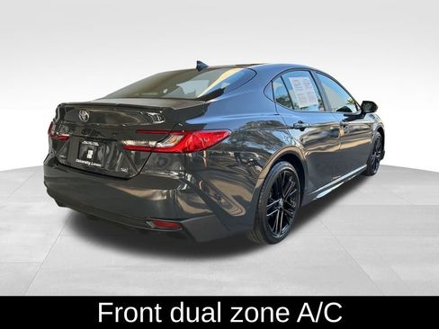 Used 2025 Toyota Camry SE image 3