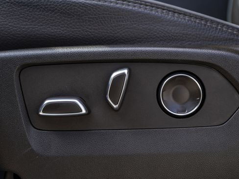 Used 2024 GMC Sierra 3500 Denali w/ Denali Reserve Package image 40