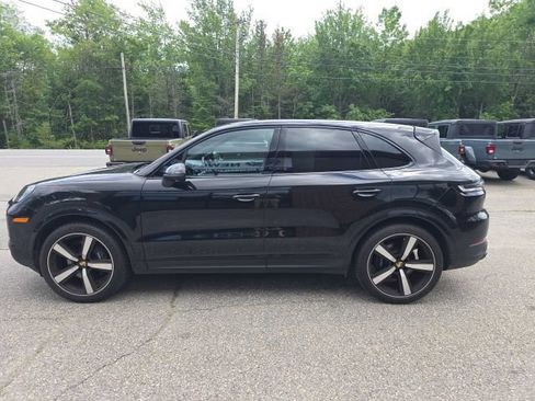 Used 2024 Porsche Cayenne AWD/4WD image 5