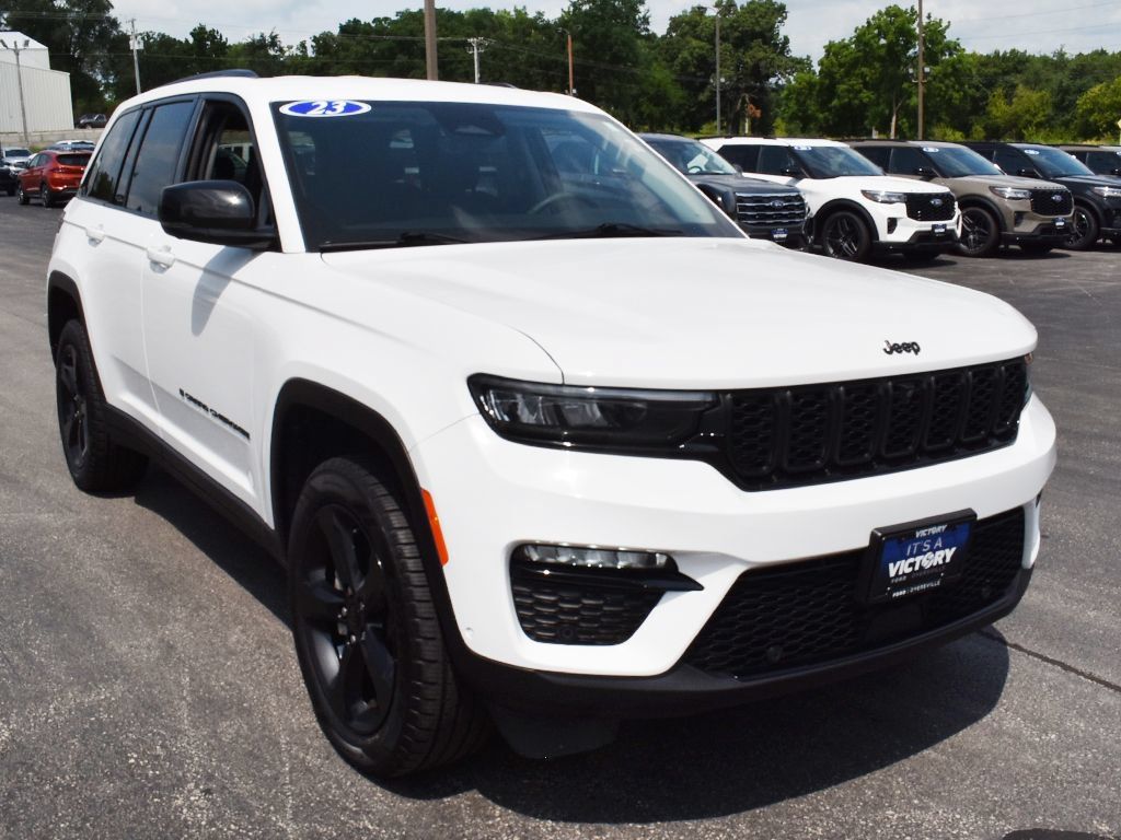 Used 2023 Jeep Grand Cherokee Limited w/ Luxury Tech Group II AWD/4WD image 13