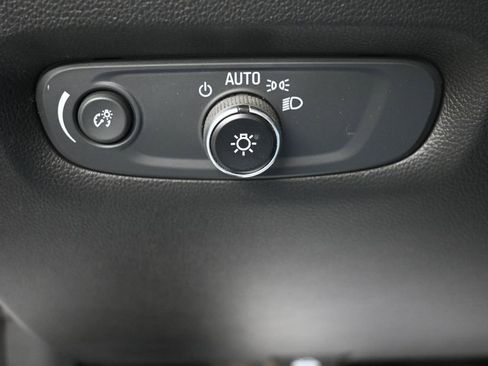 Used 2021 Chevrolet Traverse LS AWD/4WD image 19