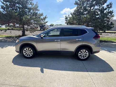 Used 2018 Nissan Rogue SV AWD/4WD image 3