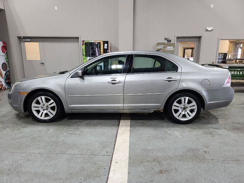 Used 2009 Ford Fusion SEL image 1