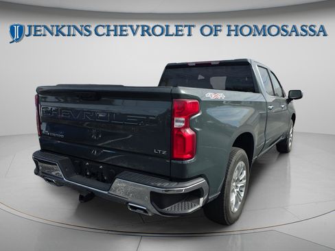 Used 2025 Chevrolet Silverado 1500 LTZ AWD/4WD image 3