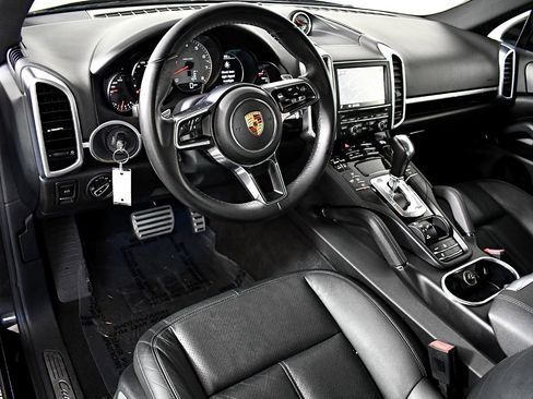 Used 2015 Porsche Cayenne S image 21