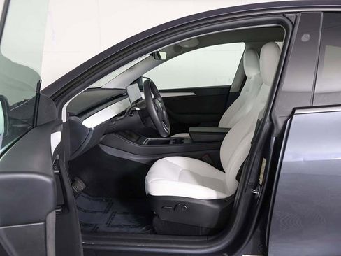 Used 2023 Tesla Model Y 2WD image 31