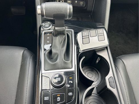 Used 2024 Kia Sportage EX image 19