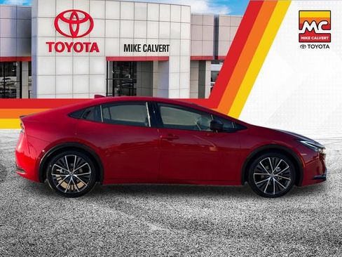 Used 2025 Toyota Prius XLE FWD image 6