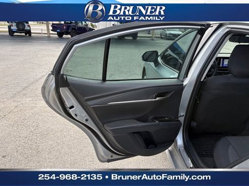 Used 2025 Toyota Camry LE image 10