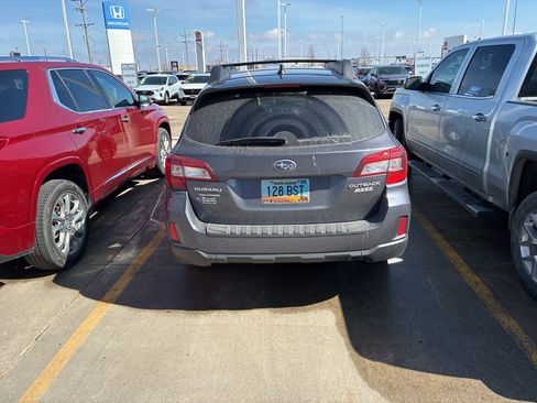 Used 2017 Subaru Outback 2.5i Premium image 7
