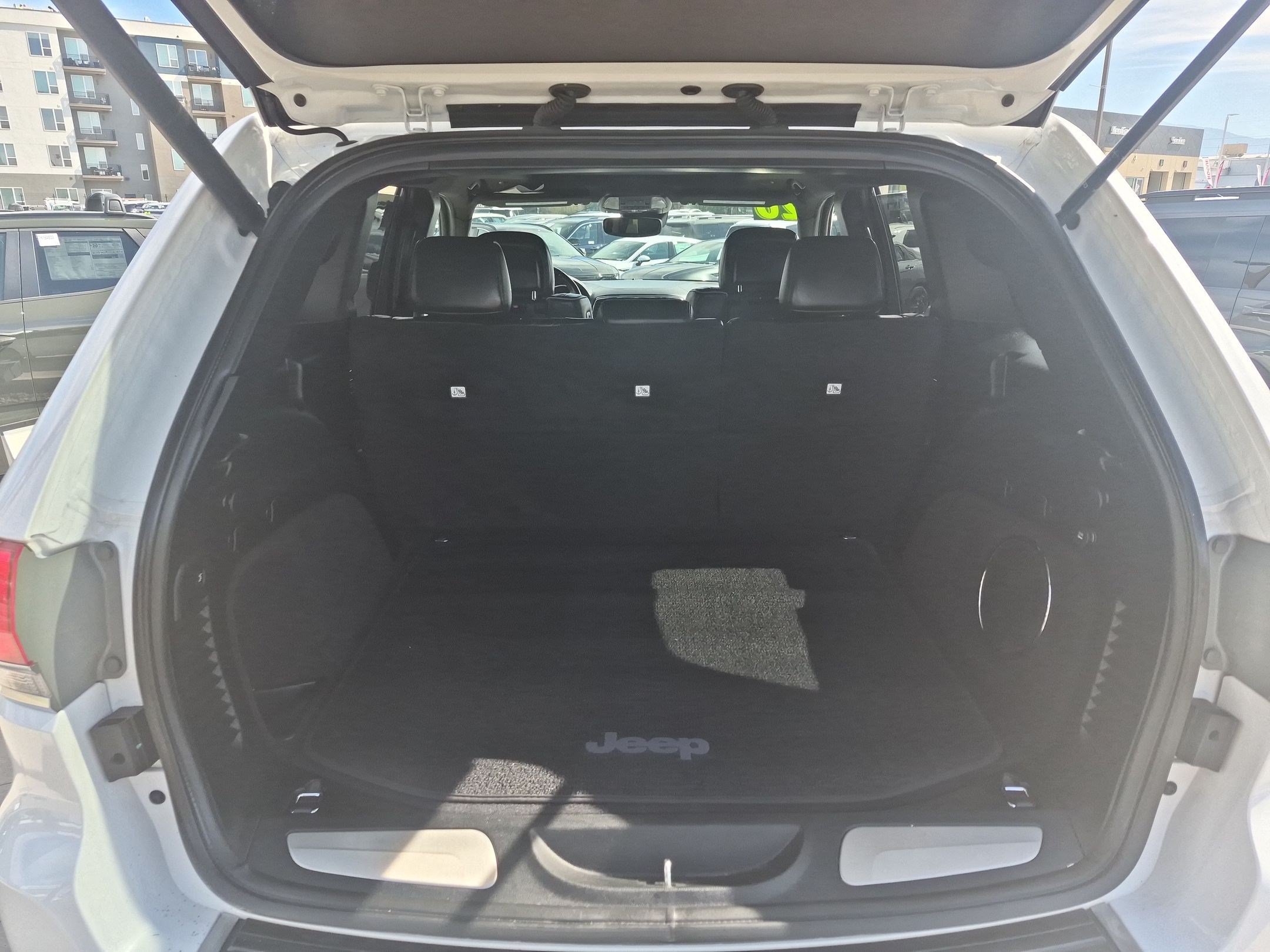 Used 2020 Jeep Grand Cherokee Summit AWD/4WD image 30