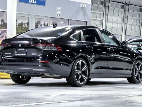 Used 2024 Honda Accord Sport image 9