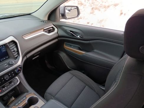 Used 2023 GMC Acadia SLE image 12