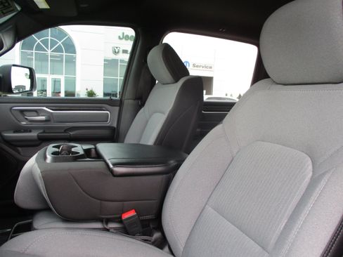 Used 2022 RAM 1500 Big Horn AWD/4WD image 33