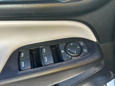 Used 2022 Chevrolet Equinox LT w/ Driver Convenience Package FWD image 21